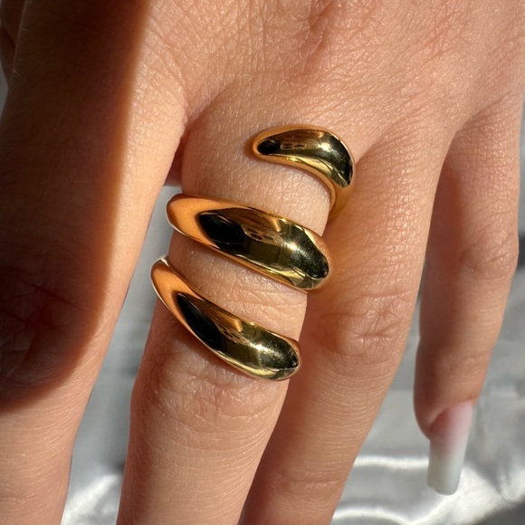 New! Zara waterproof adjustable Gold Statement Ring - Picture 4 of 8